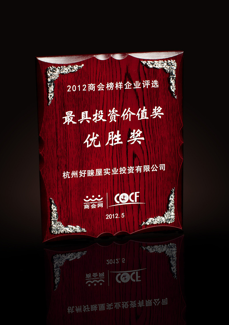 實(shí)業(yè)視角下的光影詩篇 評(píng)粼江月《cup》系列靜物攝影